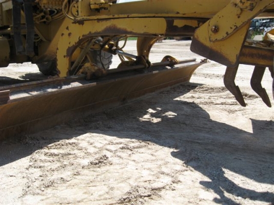 ขายรถเกรด Caterpillar 140G #72V16224 9,559 ช.ม. นำเข้าจากอเมริกา รถถึงไทยตุลาคมนี้ค่ะ ถ้าสนใจรบกวนโทร.080-656-5422 (หนิง)