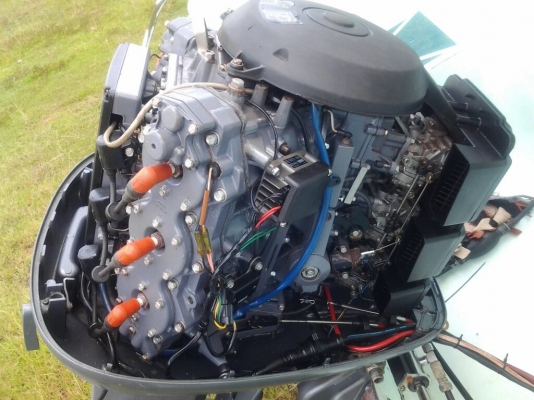 ขายเรือเร็ว 27 ฟุต เครื่องยามาฮ่า 200 แรง  พร้อมใช้งาน พิเศษลด เหลือ 265000 บาทแล้ว