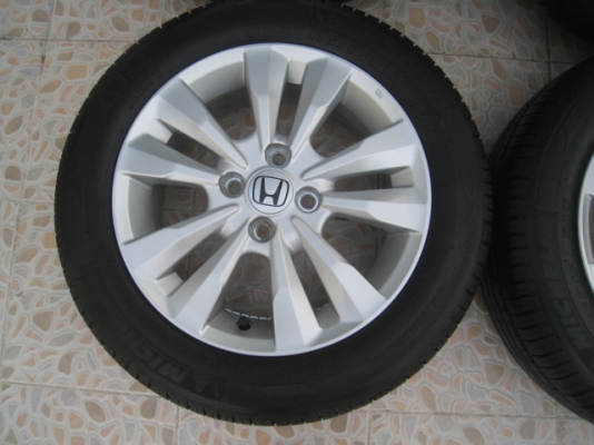 ขายล้อแม็ก Honda city ป้ายแดง 15"x5.5" et45 4รู100 + ยาง ปี 13  สนใจติดต่อเล็กคลองสามครับ (081-3747940)