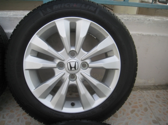 ขายล้อแม็ก Honda city ป้ายแดง 15"x5.5" et45 4รู100 + ยาง ปี 13  สนใจติดต่อเล็กคลองสามครับ (081-3747940)
