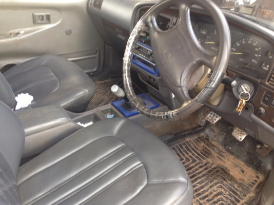 TOYOTA HILUX MIGHTY-X EXTRACAB 2.5 MT ปี 37 โปร่งหลัง เครื่องแน่นแรงดี ภายในเก๋งคอนโซลสวยครบ พวงมาลัยเพาเวอร์ ช่วงล่างแน่นดี ล้อแม็กลายสวย ยางสภาพดี 4 เส้นประมาณ 70\% พร้อมใช้งาน เอกสารทะเบียนครบพร้อมโอน ราคาต่อรองได้ครับ