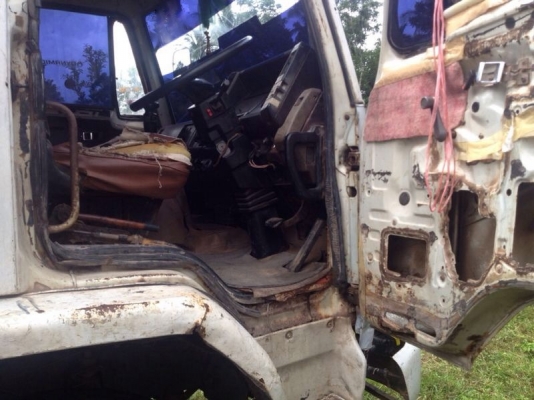 รถอีซูซุ 10 ล้อดั้ม FXZ 240 แรงม้า  ( หัวขาว ) สนใจติดต่อ 081 - 6079515