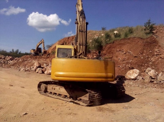 รถแบคโฮ KOMATSU  200 - 6  สนใจติดต่อ 081 - 6079515