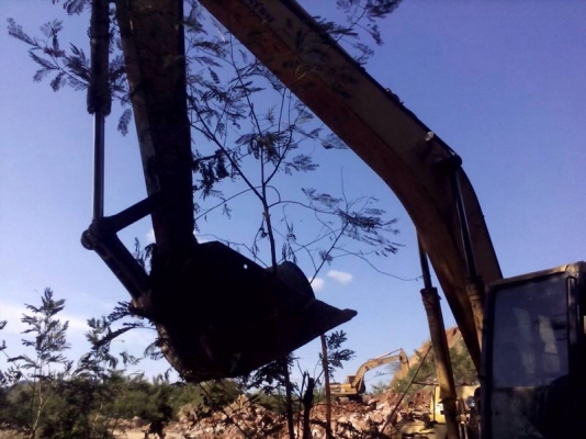 รถแบคโฮ KOMATSU  200 - 6  สนใจติดต่อ 081 - 6079515