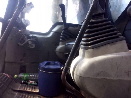 รถแบคโฮ KOMATSU  200 - 6  สนใจติดต่อ 081 - 6079515