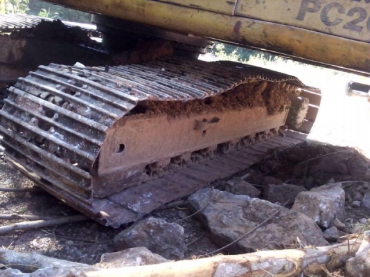 รถแบคโฮ KOMATSU  200 - 6  สนใจติดต่อ 081 - 6079515