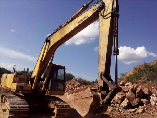 รถแบคโฮ KOMATSU  200 - 6  สนใจติดต่อ 081 - 6079515