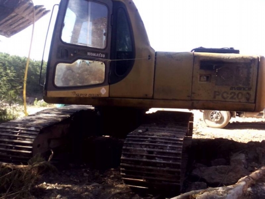 รถแบคโฮ KOMATSU  200 - 6  สนใจติดต่อ 081 - 6079515