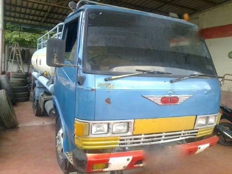 รถฮีโน่ 6 ล้อ บรรทุกน้ำมัน FB112.  117 แรงม้า  สนใจติดต่อ 081 - 6079515