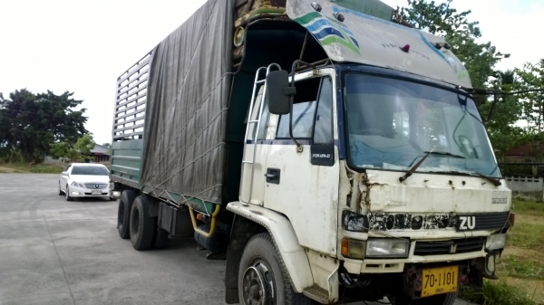 10ล้อหลังถนน ร็อกกี้ เพลาเดียว เครื่อง6BG1-TC  210 แรง เทอร์โบอินเตอร์ฯ ช่วงล่างเพลาใหญ๋....