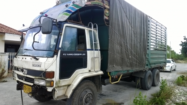 10ล้อหลังถนน ร็อกกี้ เพลาเดียว เครื่อง6BG1-TC  210 แรง เทอร์โบอินเตอร์ฯ ช่วงล่างเพลาใหญ๋....