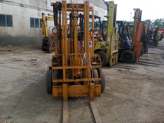 ขายด่วนรถโฟอร์คลิฟต์ยก2ตัน KOMATSUรุ่น5ยกสูง3เมตร เครื่องเบนซิน ราคาถูก