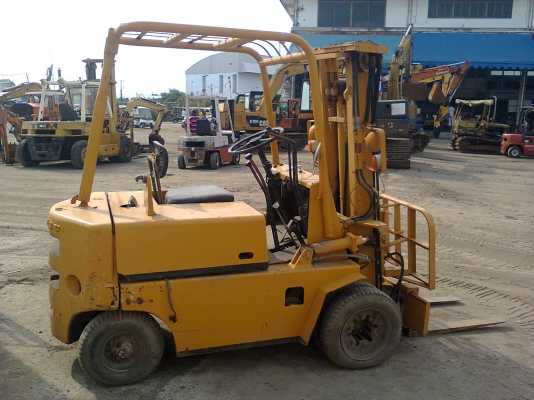 ขายด่วนรถโฟอร์คลิฟต์ยก2ตัน KOMATSUรุ่น5ยกสูง3เมตร เครื่องเบนซิน ราคาถูก