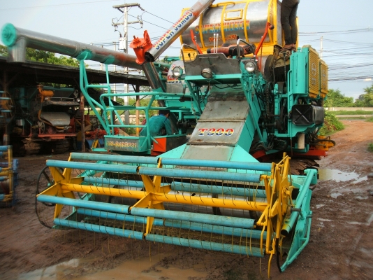 รถเกี่่ยวข้างไทยเจริญ รถเกี่่ยวข้างไทยเจริญ