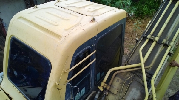 ขาย...ไม่มีคนขับ..PC200-6 ซีเรียลสูง รถหลายคันแบ่งขายสักคัน จอดมา2เดือนแล้ว...รถสวยเดิมๆจาก กทม.รถเช็คนอก มีเล่มทะบียน...