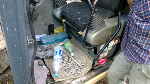 ขาย...ไม่มีคนขับ..PC200-6 ซีเรียลสูง รถหลายคันแบ่งขายสักคัน จอดมา2เดือนแล้ว...รถสวยเดิมๆจาก กทม.รถเช็คนอก มีเล่มทะบียน...