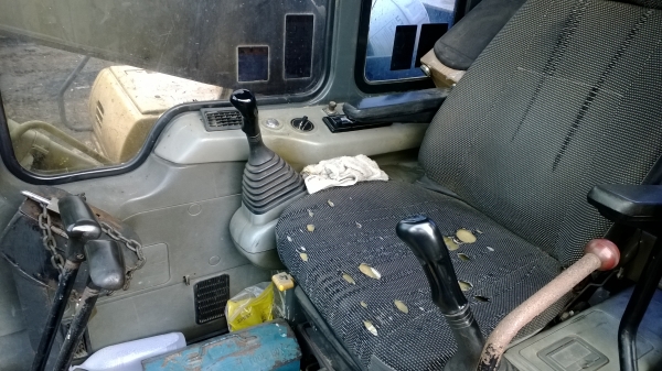 ขาย...ไม่มีคนขับ..PC200-6 ซีเรียลสูง รถหลายคันแบ่งขายสักคัน จอดมา2เดือนแล้ว...รถสวยเดิมๆจาก กทม.รถเช็คนอก มีเล่มทะบียน...