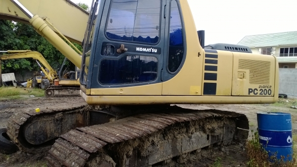 ขาย...ไม่มีคนขับ..PC200-6 ซีเรียลสูง รถหลายคันแบ่งขายสักคัน จอดมา2เดือนแล้ว...รถสวยเดิมๆจาก กทม.รถเช็คนอก มีเล่มทะบียน...