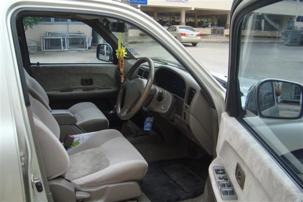 ขายรถกระบะTOYOTA SPORT CRUISER 4ประตูถูกๆ ด่วน