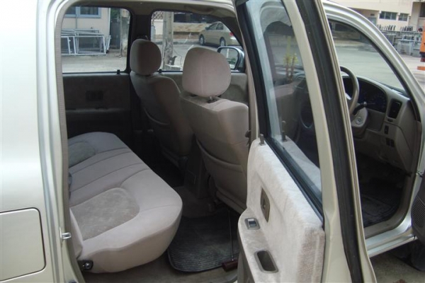 ขายรถกระบะTOYOTA SPORT CRUISER 4ประตูถูกๆ ด่วน