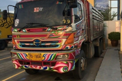 โอ้ยๆๆ พึ้งจะเคยเห็นโตเป็นควายสมองน้อยเหมือนเด็กๆ ได้รับเงินมัดจำไว้5000บาท แต่ลูกค้าคือ คุณ (กนกชาญ เพชรประดับ)ไม่ซื้อขอ(เงินๆๆมัดจำคืน)รถราคา130,000 ถูกที่สุดใน เต้นเพรชดำ คุณไม่ซื้อแต่จะเอามัดจำคืน ...พี่น้องทุกท่านครับช่วยอธิบาย คำว่ามัดจำ หน่อยครับคุ