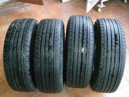 ขายยางmaxxis bravo 600 235/70/15 ปี11