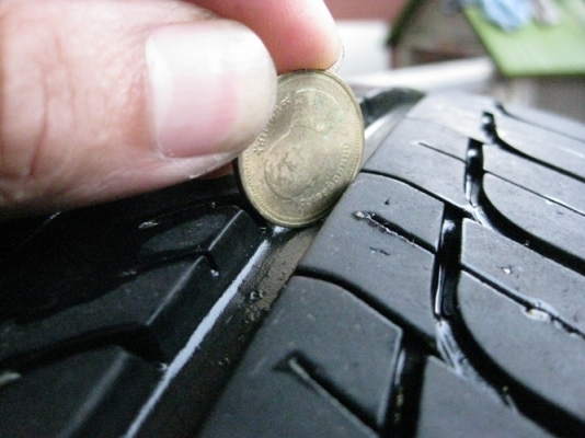 ขายยางmaxxis bravo 600 235/70/15 ปี11