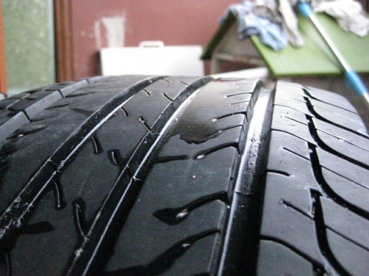 ขายยางmaxxis bravo 600 235/70/15 ปี11