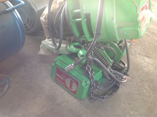 ขายรอกไฟฟ้าเก่าญี่ปุ่น ยี่ห้อ speed ขนาด 1 ตัน พร้อมตัววิ่งซ้าย-ขวา สภาพสวยมากๆ