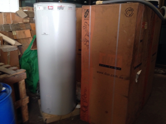 ขายชุดถังทำน้ำอุ่นยี่ห้อ dux made in Australian ขนาด 322 ลิตร เป็นของใหม่ๆไม่เคยใช้งาน มีอยู่หลายชุดครับ เหมาะกับการใช้ในรีสอร์ท หรือโรงแรม ต่อ 1 ชุด ใช้ได้ 9-10 ห้อง( ลดราคาสุดๆเจ้าของอยากขายแล้วครับ ร้อนเงิน )