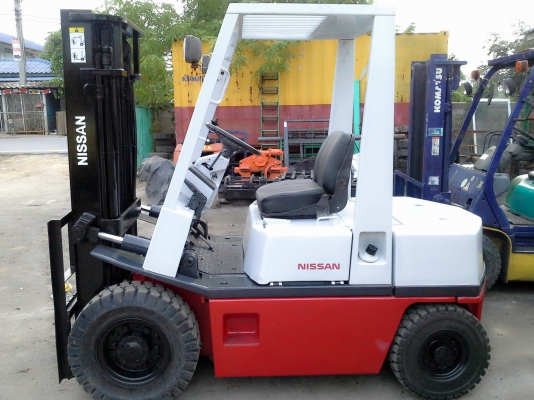 NISSAN 2ตัน เครื่องยนต์ดีเซล SD25 เกียร์ออร์โต้ เสาสูง3เมตร รถสภาพดีพร้อมใช้งาน