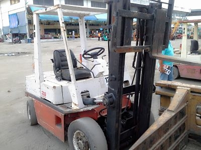 NISSAN 2ตัน เครื่องยนต์ดีเซล SD25 เกียร์ออร์โต้ เสาสูง3เมตร รถสภาพดีพร้อมใช้งาน