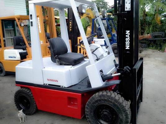 NISSAN 2ตัน เครื่องยนต์ดีเซล SD25 เกียร์ออร์โต้ เสาสูง3เมตร รถสภาพดีพร้อมใช้งาน