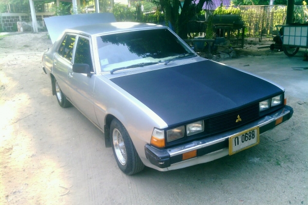 มิตซูกาแลนท์ซิกม่าไฟหน้าเหลี่ยม