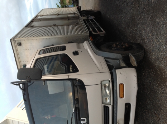 ขาย ด่วนจร้า isuzu 6ล้อใหญ่ ตู้แห้งบรรทุกยาว  6ม ราคาไม่แพงคร้า
