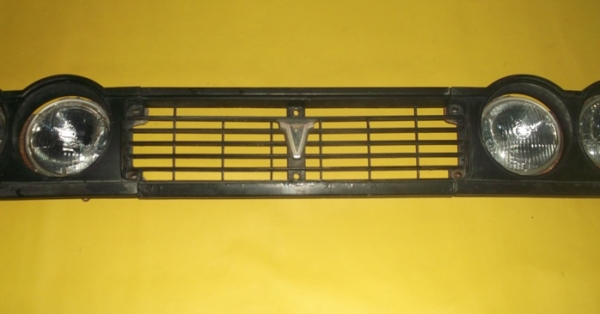 ขายกระจังหน้า TOYOTA RN10 พร้อมเบ้าไฟหน้าเเละ ดวงไฟครบๆพร้อม โลโก้หน้ากระจังด้วยครับ