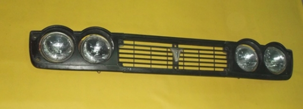 ขายกระจังหน้า TOYOTA RN10 พร้อมเบ้าไฟหน้าเเละ ดวงไฟครบๆพร้อม โลโก้หน้ากระจังด้วยครับ