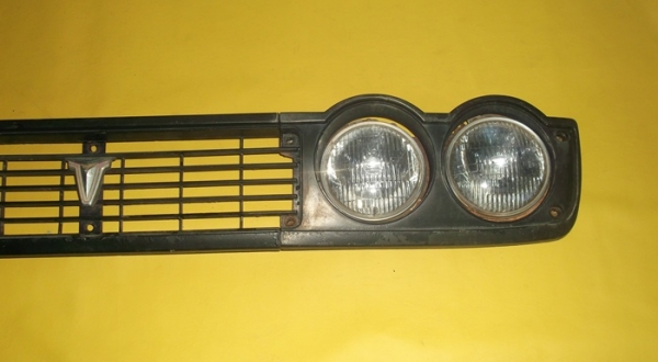 ขายกระจังหน้า TOYOTA RN10 พร้อมเบ้าไฟหน้าเเละ ดวงไฟครบๆพร้อม โลโก้หน้ากระจังด้วยครับ