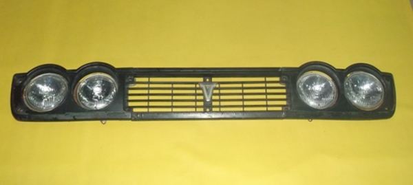 ขายกระจังหน้า TOYOTA RN10 พร้อมเบ้าไฟหน้าเเละ ดวงไฟครบๆพร้อม โลโก้หน้ากระจังด้วยครับ