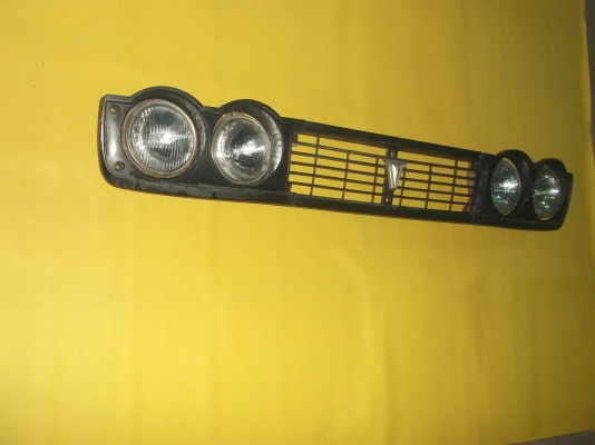 ขายกระจังหน้า TOYOTA RN10 พร้อมเบ้าไฟหน้าเเละ ดวงไฟครบๆพร้อม โลโก้หน้ากระจังด้วยครับ