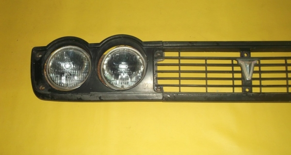 ขายกระจังหน้า TOYOTA RN10 พร้อมเบ้าไฟหน้าเเละ ดวงไฟครบๆพร้อม โลโก้หน้ากระจังด้วยครับ