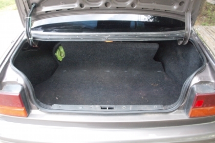 ขายรถเก๋งวิ่งทางไกลซักคันครับ ฮุนได โซนาต้า เครื่อง 2000 เกียร์ออโต้   ขายที่ 53000 บาทครับ