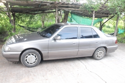 ขายรถเก๋งวิ่งทางไกลซักคันครับ ฮุนได โซนาต้า เครื่อง 2000 เกียร์ออโต้   ขายที่ 53000 บาทครับ