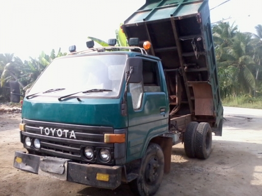 TOYOTA DYNA