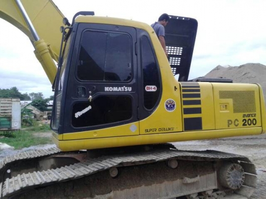 KOMATSU PC200