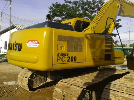 KOMATSU PC200