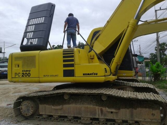 KOMATSU PC200