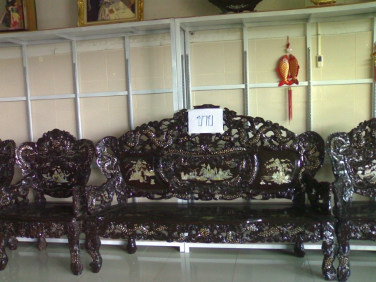 โต๊ะมุก ลายมังกร สวยจากเมืองจีน 9ตัว สง่างามมากเกล็ดมุกในตัวมังกรสะท้อนฉายแสงประกายสวยมากสนใจโทร0800799391 ชุติมา