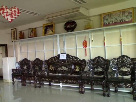 โต๊ะมุก ลายมังกร สวยจากเมืองจีน 9ตัว สง่างามมากเกล็ดมุกในตัวมังกรสะท้อนฉายแสงประกายสวยมากสนใจโทร0800799391 ชุติมา