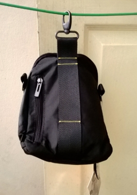 ส่งต่อ VOLUNTEER กระเป๋าเหน็บ คล้อง สะพาย สายสะพายถอดได้ ส่งต่อ VOLUNTEER กระเป๋าเหน็บ คล้อง สะพาย สายสะพายถอดได้